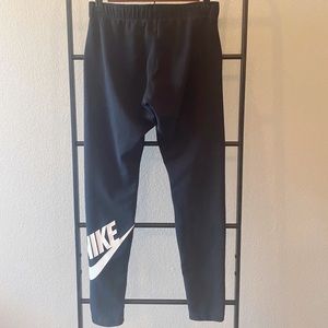 Black Nike leggings with logo